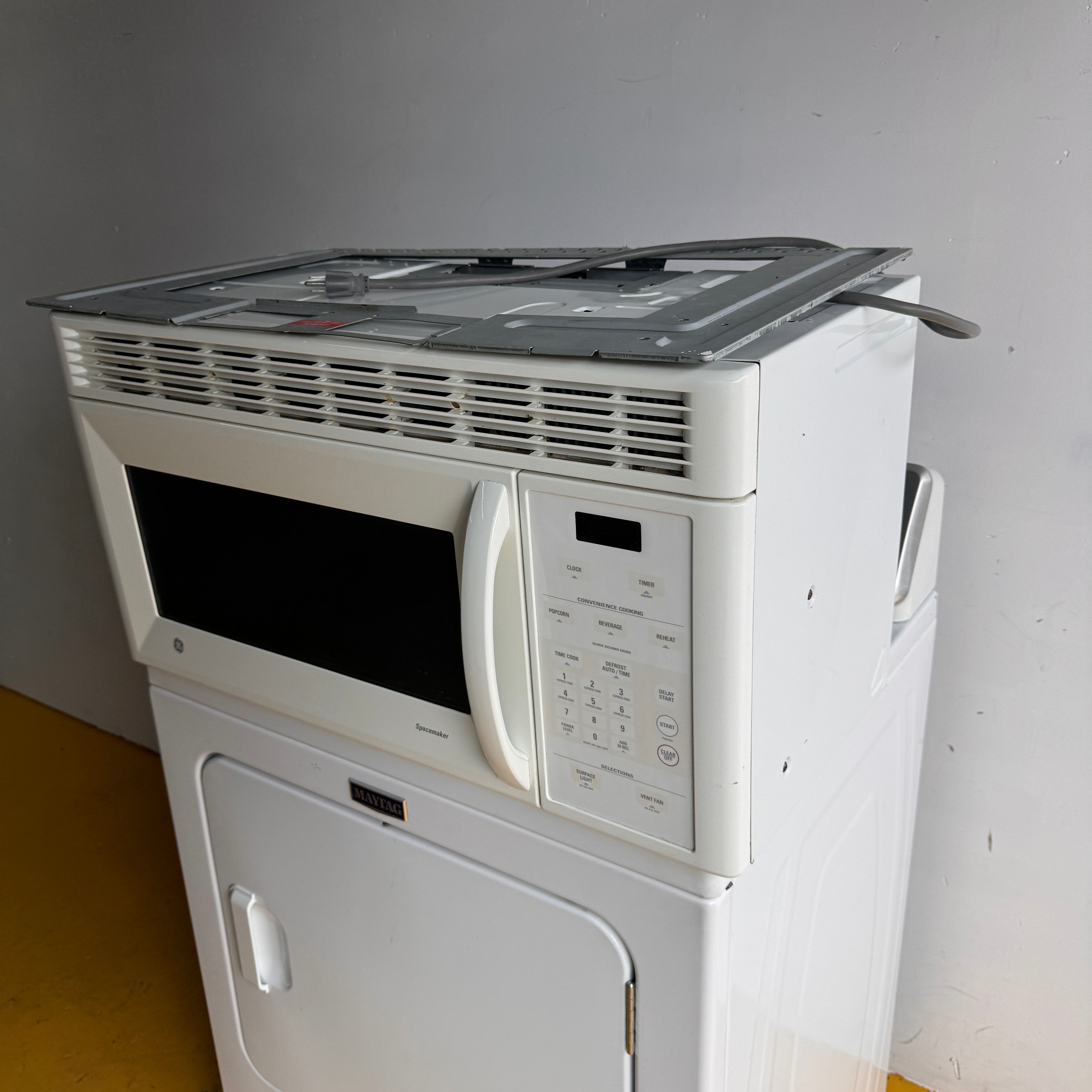 GE Over-the-Range Microwave GE Over-the-Range Microwave